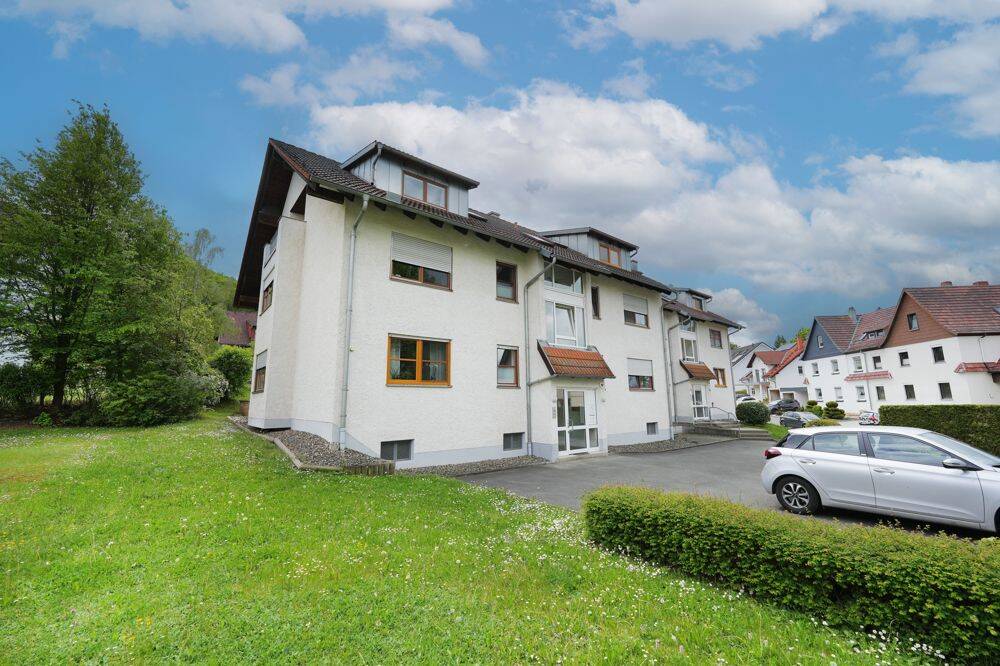 Helle Dachgeschosswohnung mit Balkon und Tiefgaragenstellplatz in Coburg-Cortendorf, 96450 Coburg