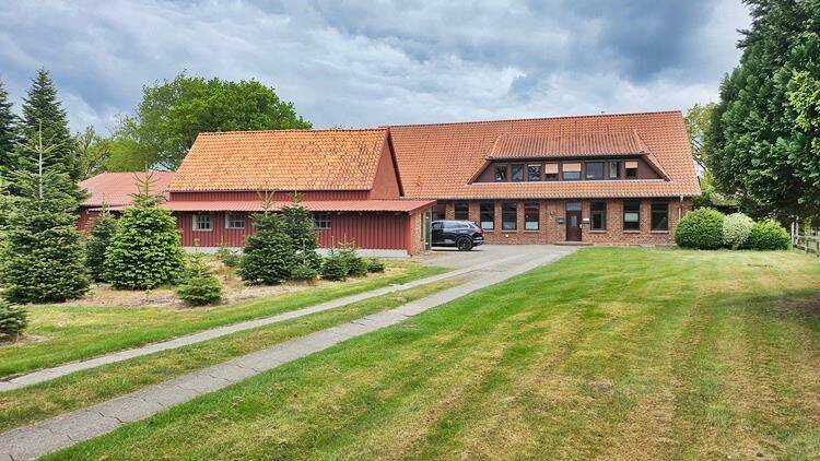 immo-schramm.de: Sehr gepflegter Resthof: 2 Wohnungen, Diele und Nebengebäude, 27432 Oerel