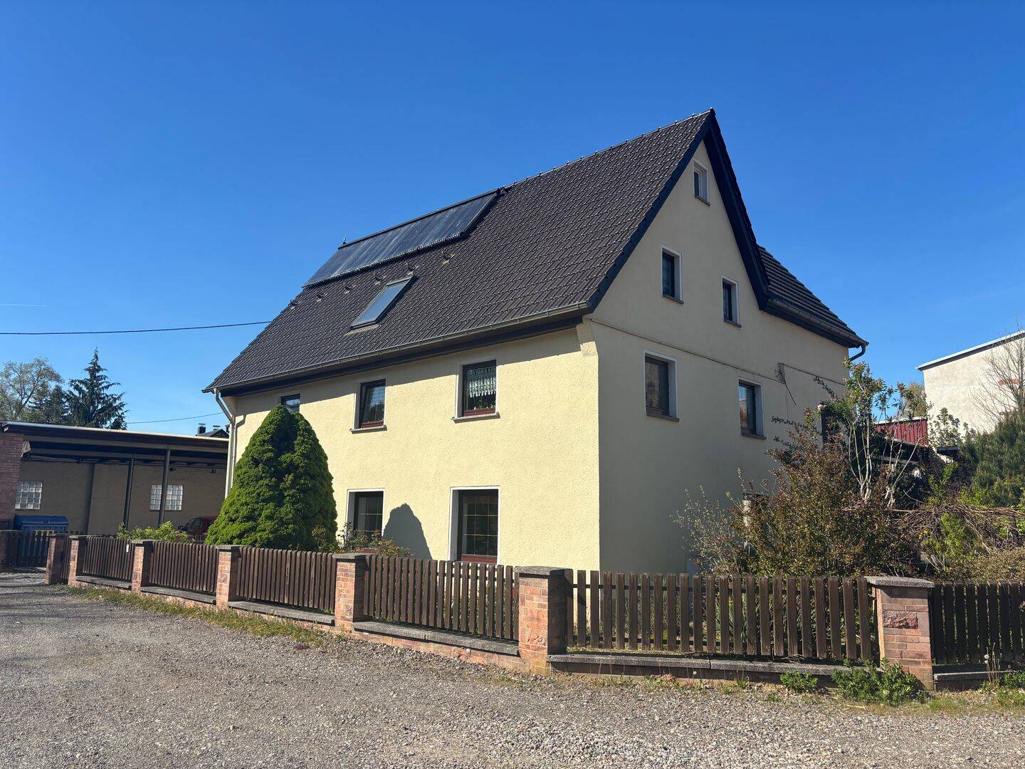 Einfamilienhaus mit Büroeinheit im Erdgeschoss und reichlich Lagerflächen, 9356 St. Egidien (Sankt Egidien)