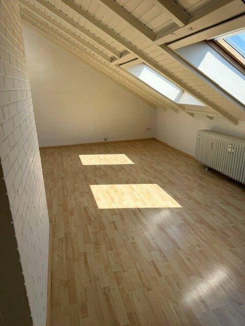 3-Zimmer-Dachgeschosswohnung mit schöner Aussicht, 64347 Griesheim