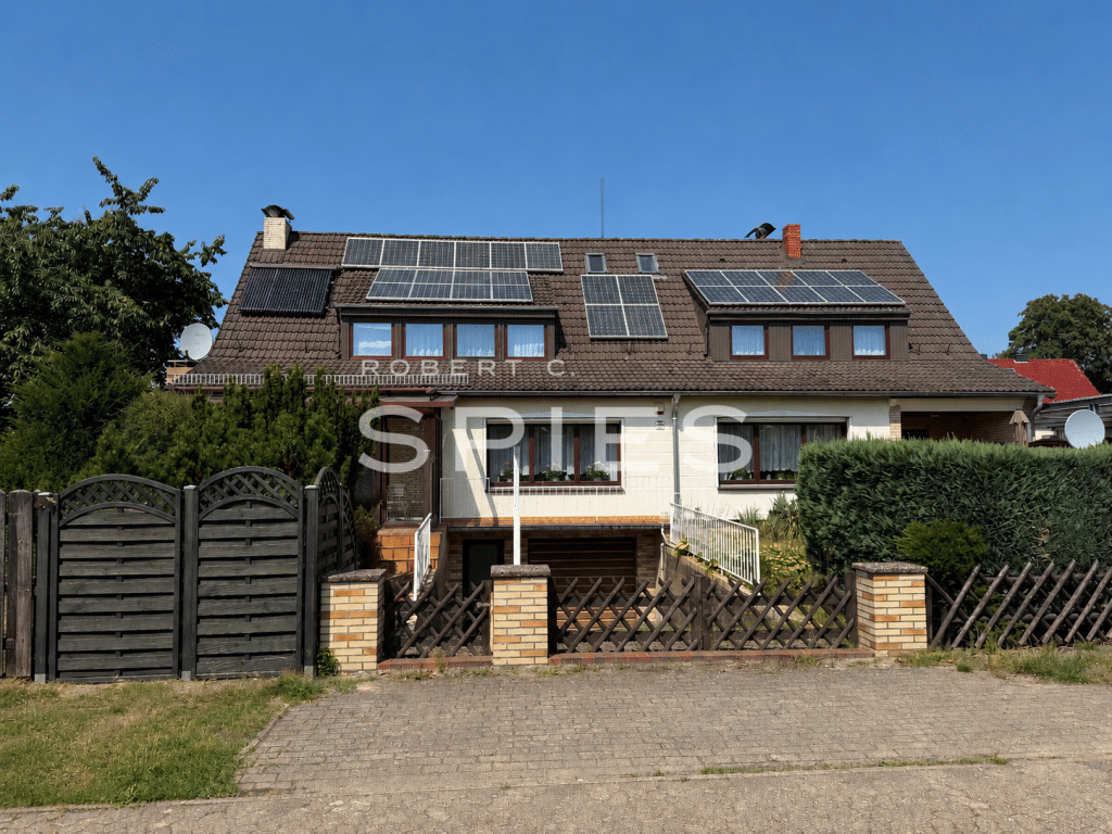Großzügige Immobilie mit zwei Wohneinheiten in gefragter Lage in Ritterhude, 27721 Ritterhude