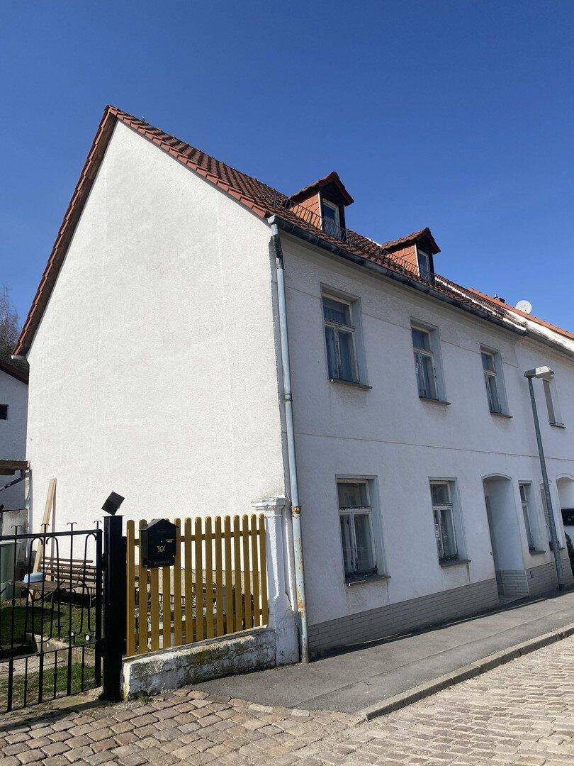 Charmantes Reihenendhaus mit großzügigem Wohnkonzept und idyllischem Grünhang, 4639 Gößnitz
