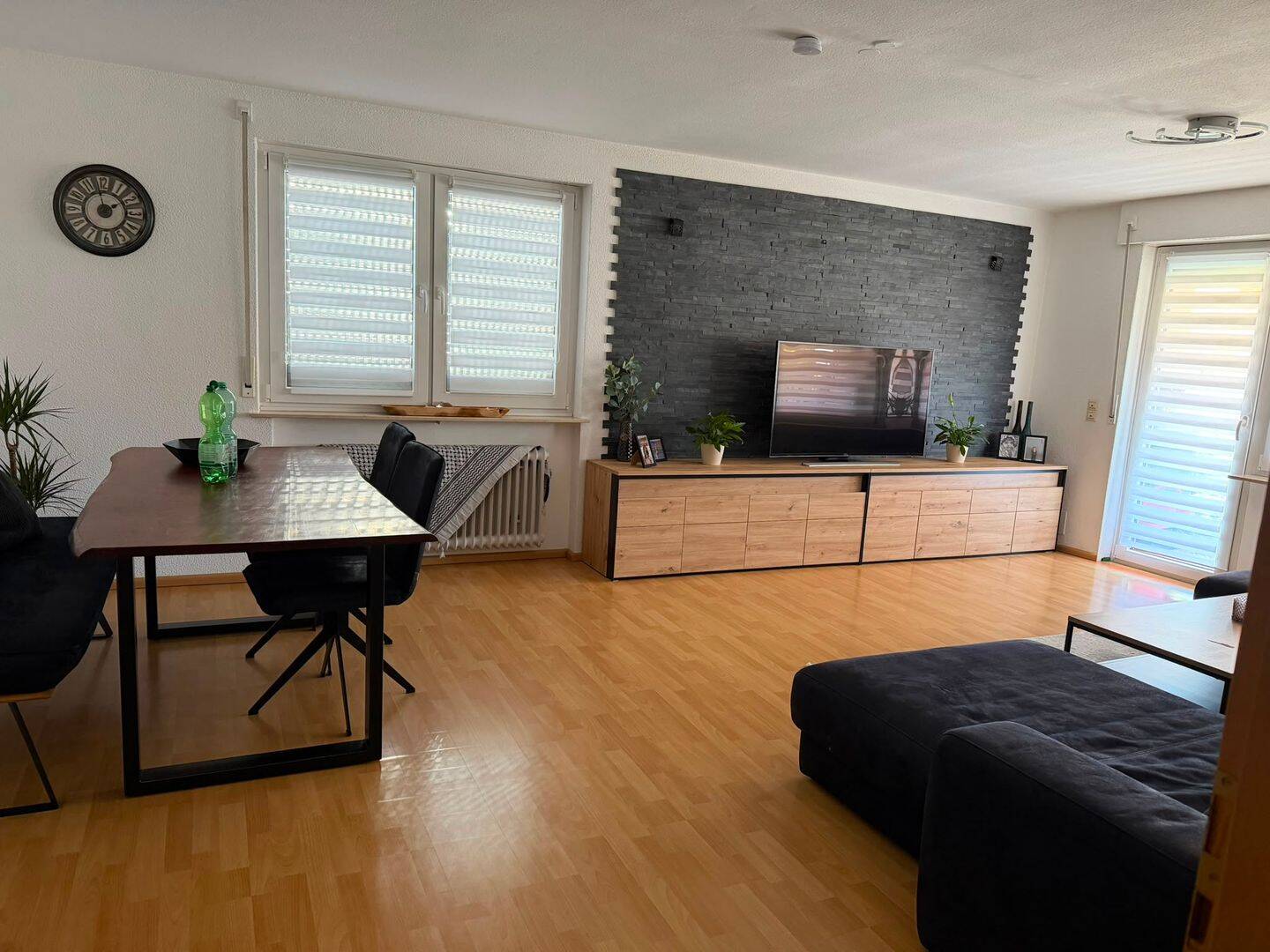 Helle 4-Zimmer-Wohnung mit Balkon, Einbauküche & 2 Stellplätzen, 71706 Markgröningen