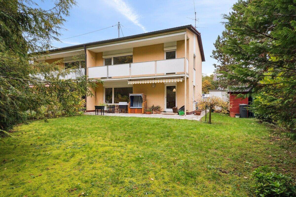 Familienglück in Ottobrunn – Doppelhaushälfte mit Garten und viel Platz zum Leben, 85521 Ottobrunn