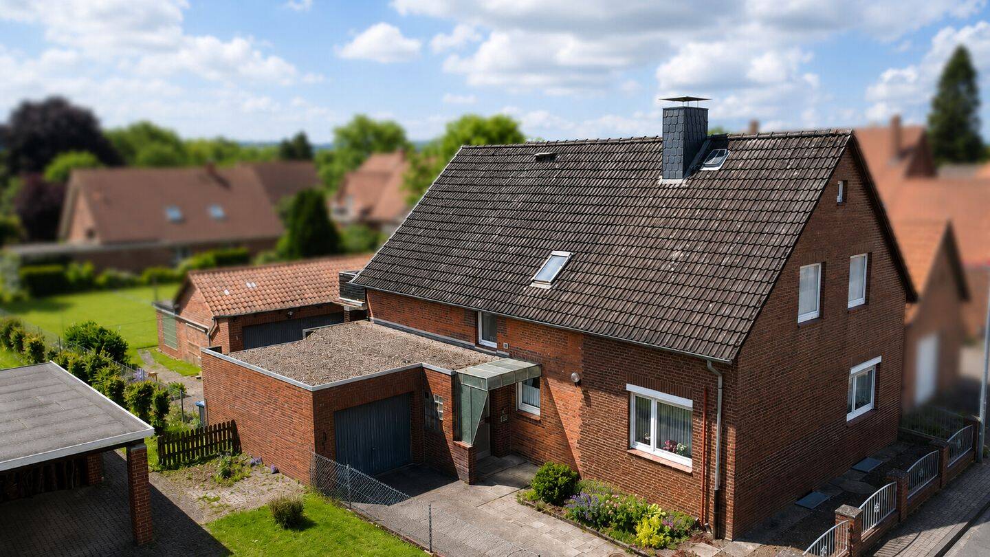 Freistehendes Zweifamilienhaus mit großem Grundstück in ruhiger Lage von Groß Munzel, 30890 Barsinghausen