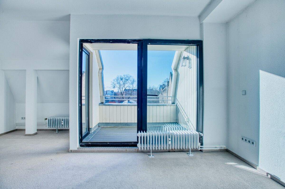 NEUER PREIS: Lichtdurchflutete DG-Wohnung im Ist-Zustand mit Ausbau-/Wertpotenzial auf ca. 192 m², 12159 Berlin (Tempelhof-Schöneberg Friedenau Schöneberg)