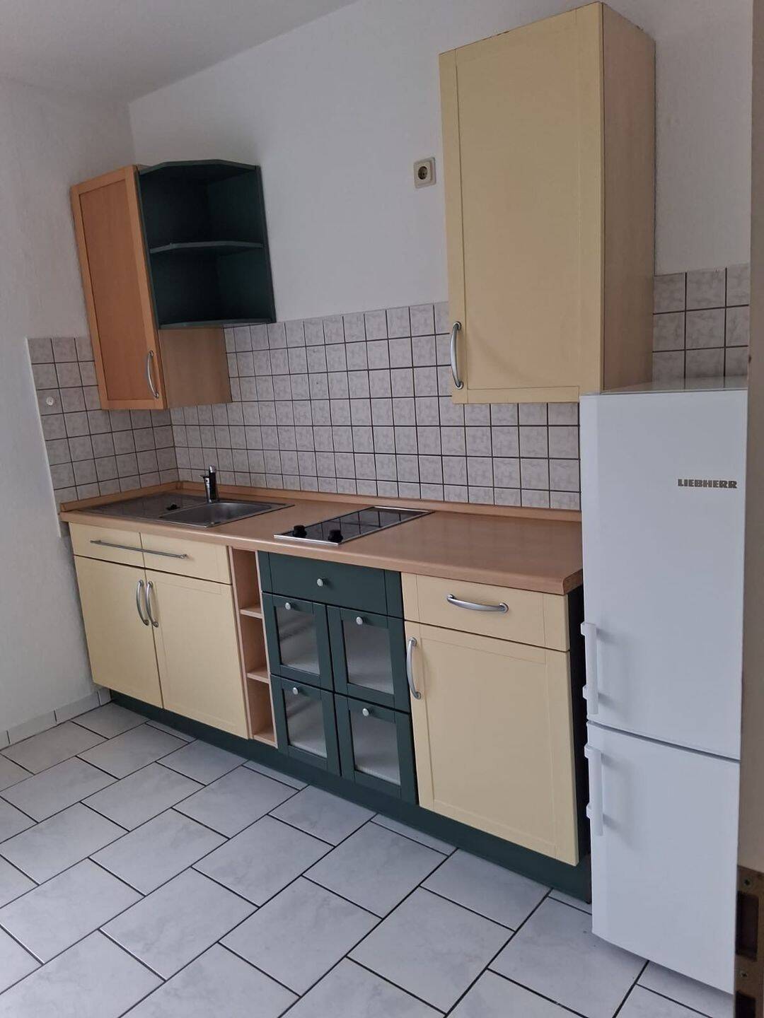 WG taugliche  2-R-Wohnung in MD-Sudenburg san. Altbau; im 2.OG 43²  mit EBK .zu vermieten .
