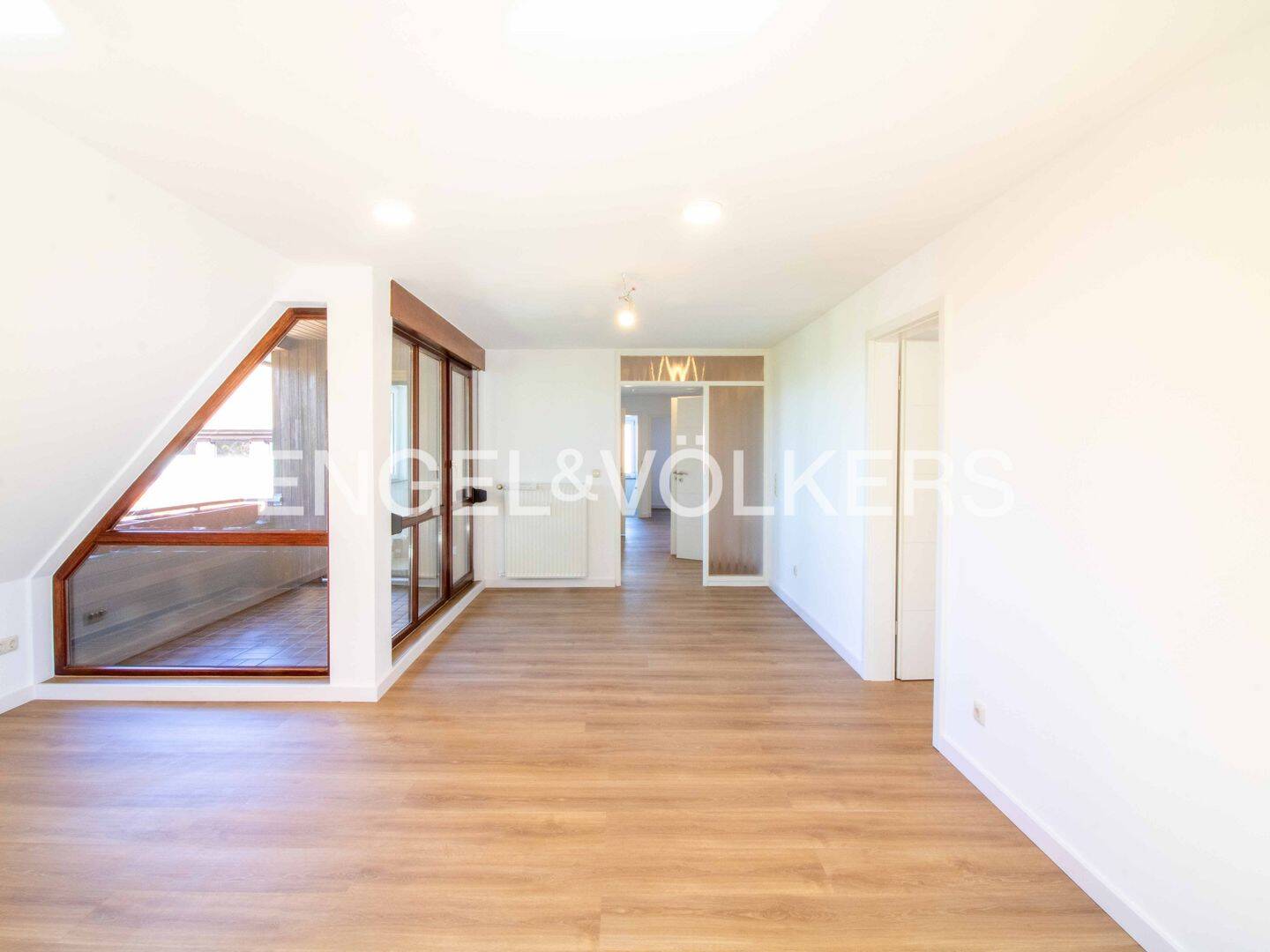 Großzügige 4-Zimmer-Dachgeschosswohnung mit Loggia und Blick ins Grüne, 27339 Riede