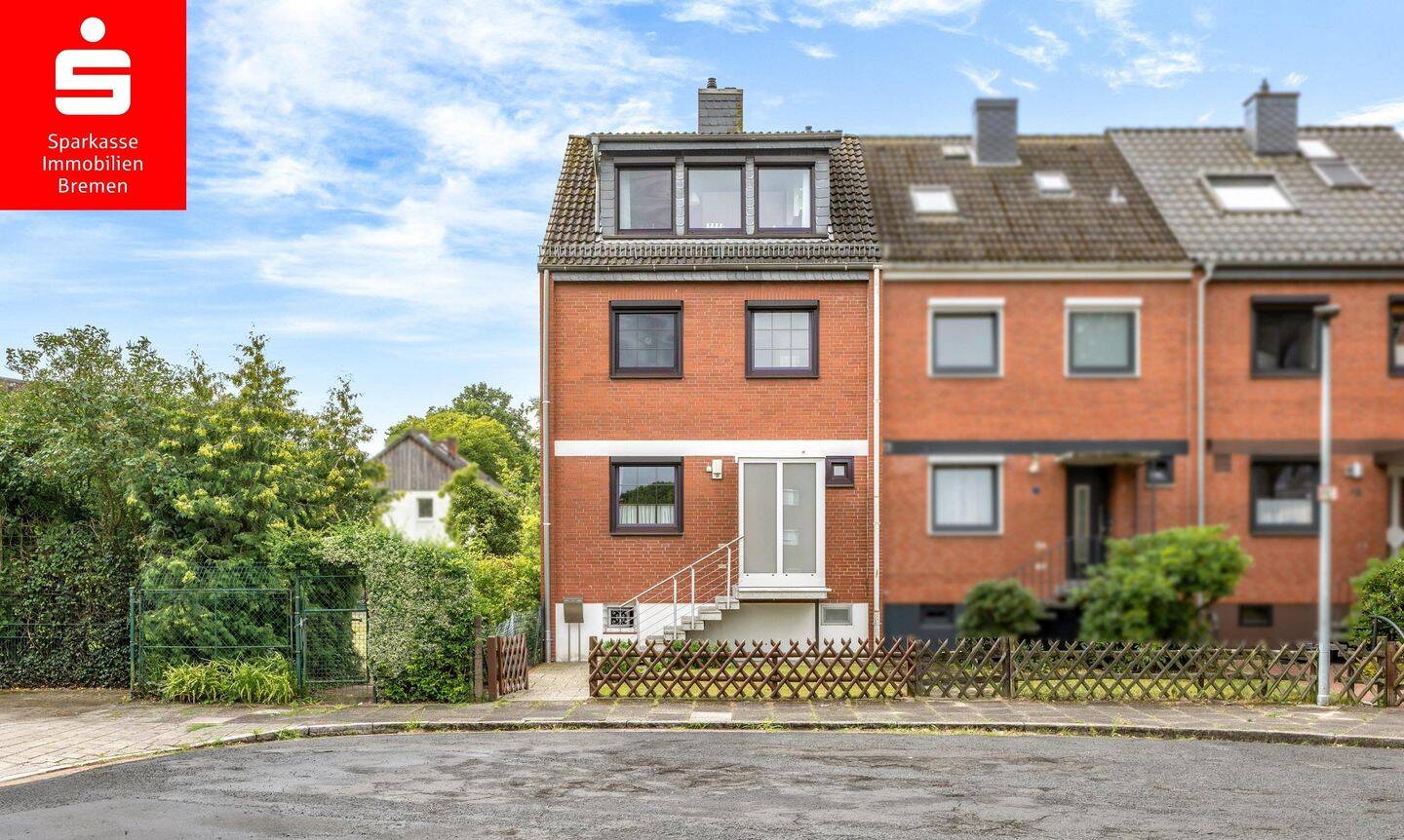 Bremen-Ellenerbrok-Schevemoor: Gepflegtes Endhaus mit Wintergarten, Balkon und Einzelgarage, 28325 Bremen (Ellenerbrok-Schevemoor Oberneuland Tenever)