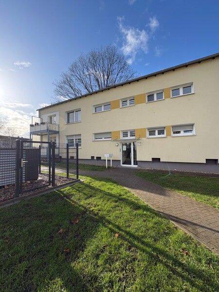 Überzeugen Sie sich selbst: Schöne renovierte 2-Raum Wohnung mit Tageslichtbad + Balkon!, 45327 Essen (Katernberg Stoppenberg)