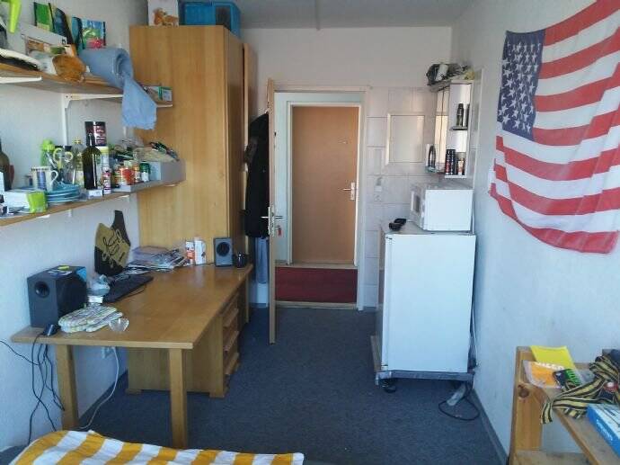 Möbliertes Zimmer im Studentenwohnheim in bester Lage zu Uni und Innenstadt, 91052 Erlangen (Anger Erlangen-Ost Erlangen-Süd Innenstadt)