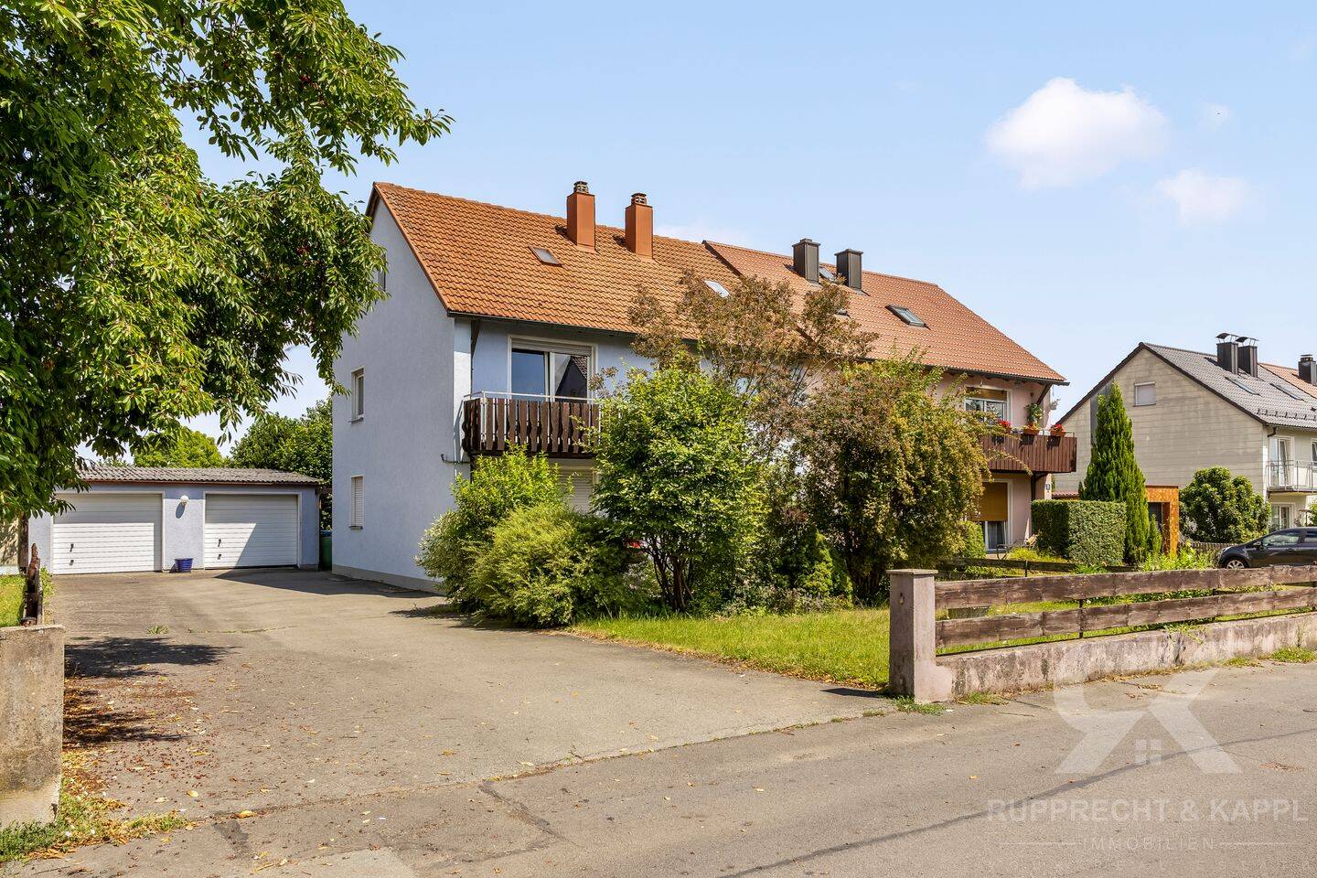 Zweifamilienhaus in ruhiger Lage mit Doppelgarage, Garten und vielseitigem Nutzungspotenzial, 92670 Windischeschenbach