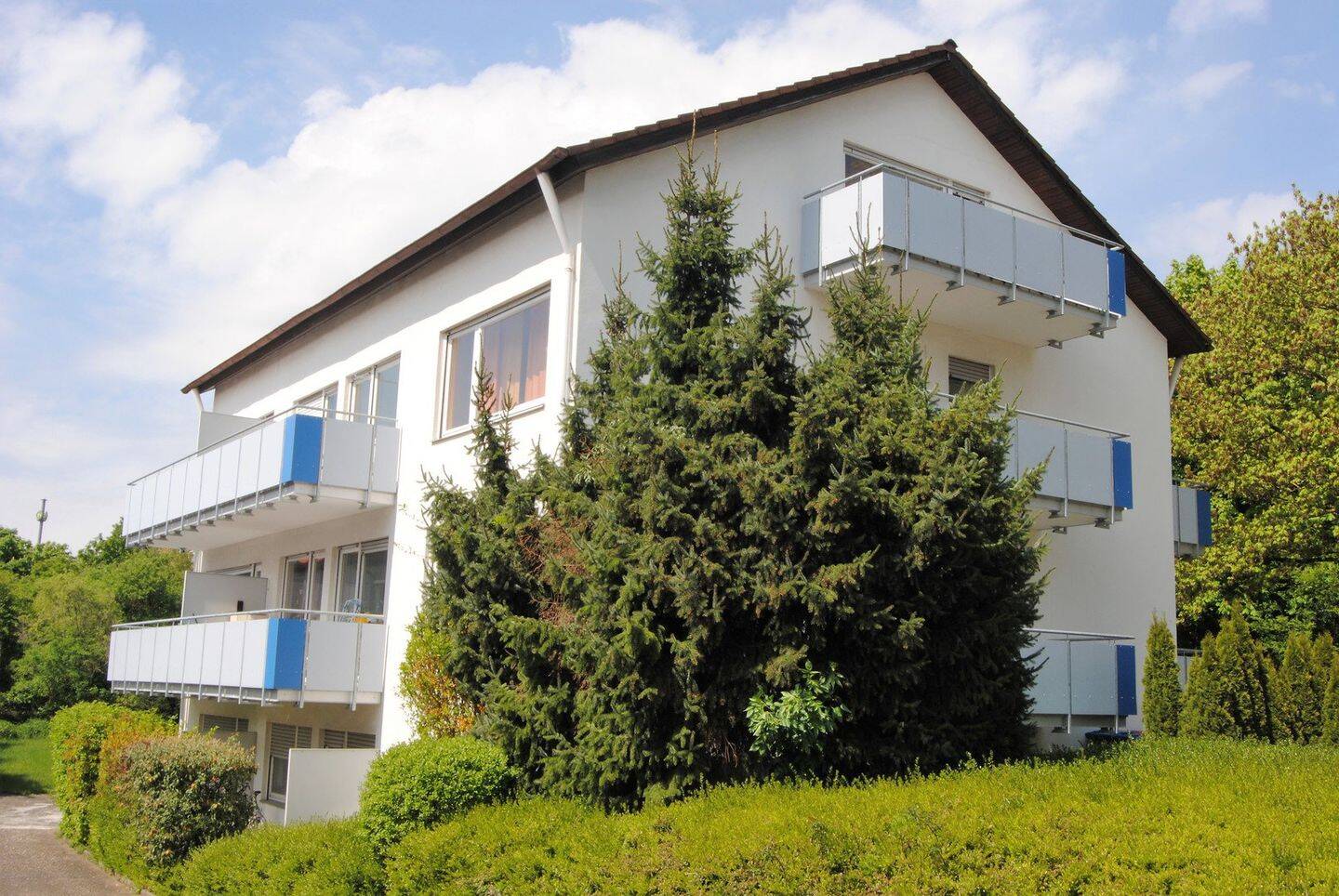 2-Zimmer-Wohnung, 2 Balkone, Einbauküche und Parkplatz, 76131 Karlsruhe