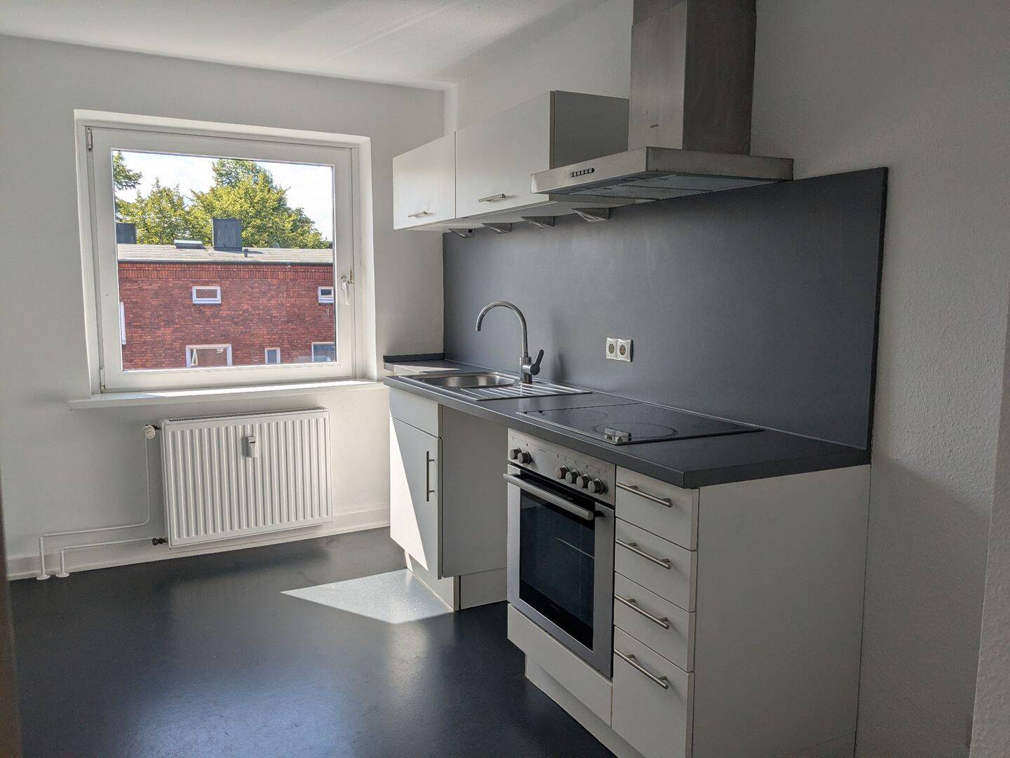 Helle SINGLE-Wohnung mit zwei Zimmern in Hamburg-Hamm zu sofort zu vermieten (kein Balkon), 20535 Hamburg (Mitte Borgfelde Hamm)