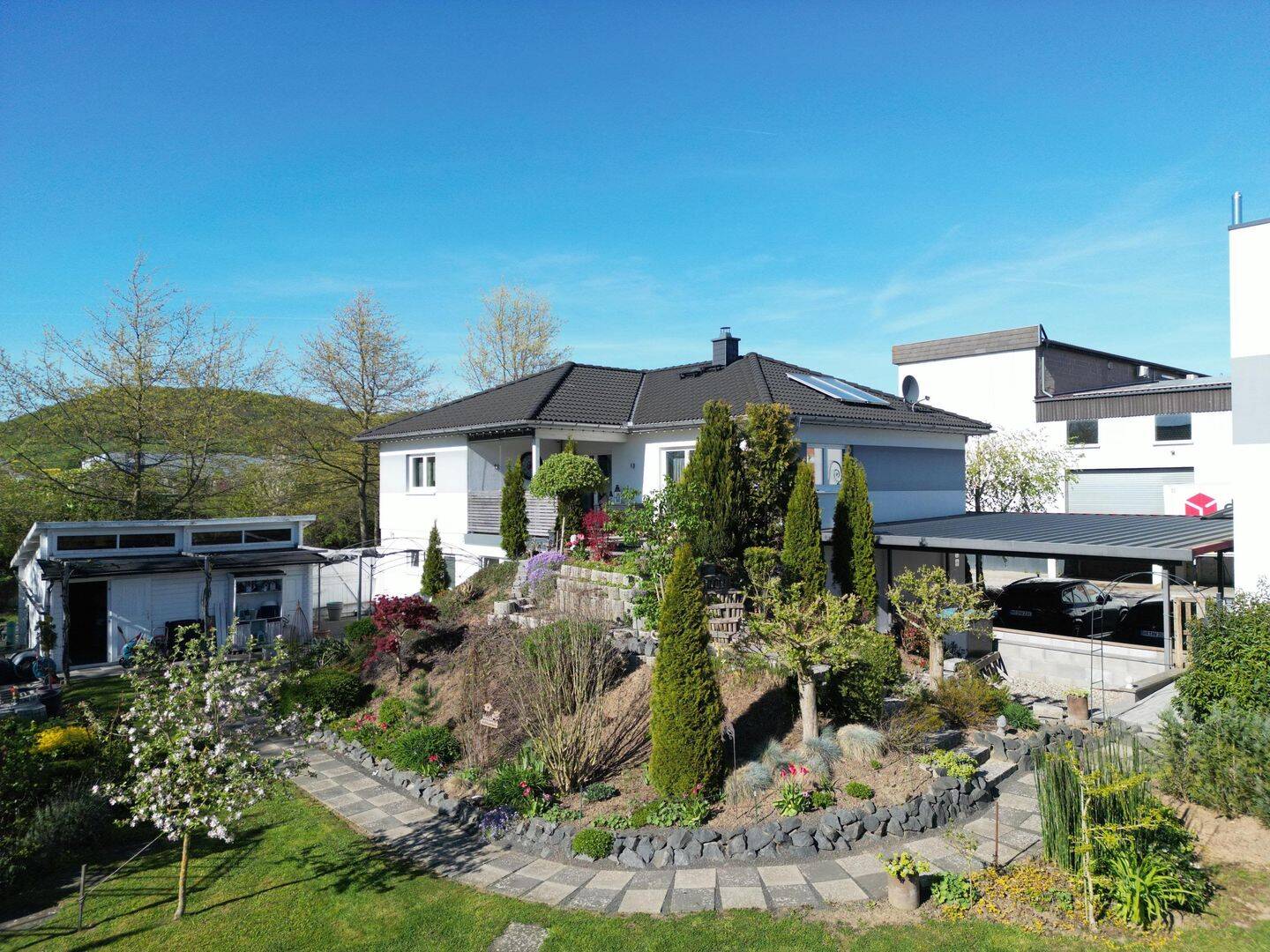 Grenzenlose Möglichkeiten: Ihr modernes Wohn- und Geschäftshaus mit Halle und Top-Effizienz in Gudensberg!, 34281 Gudensberg