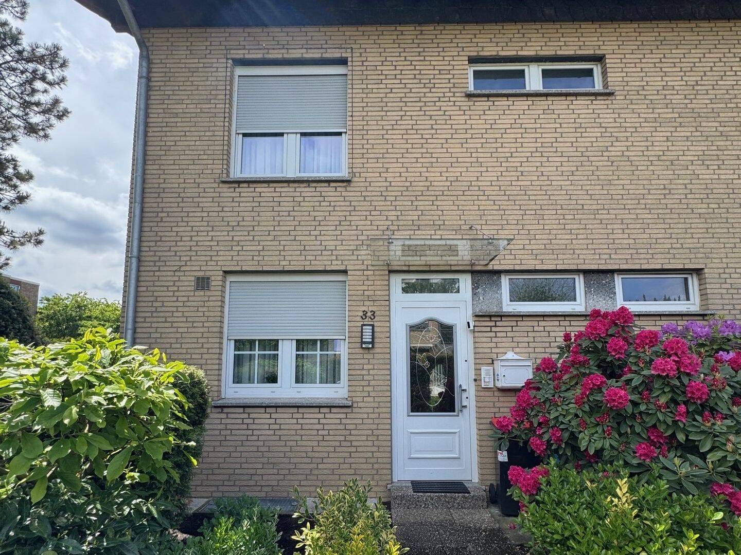 Großes Einfamilienhaus mit herrlichem Garten in Krefeld-Fischeln sucht Familienanschluss!, 47807 Krefeld (Dießem/Lehmheide Fischeln)