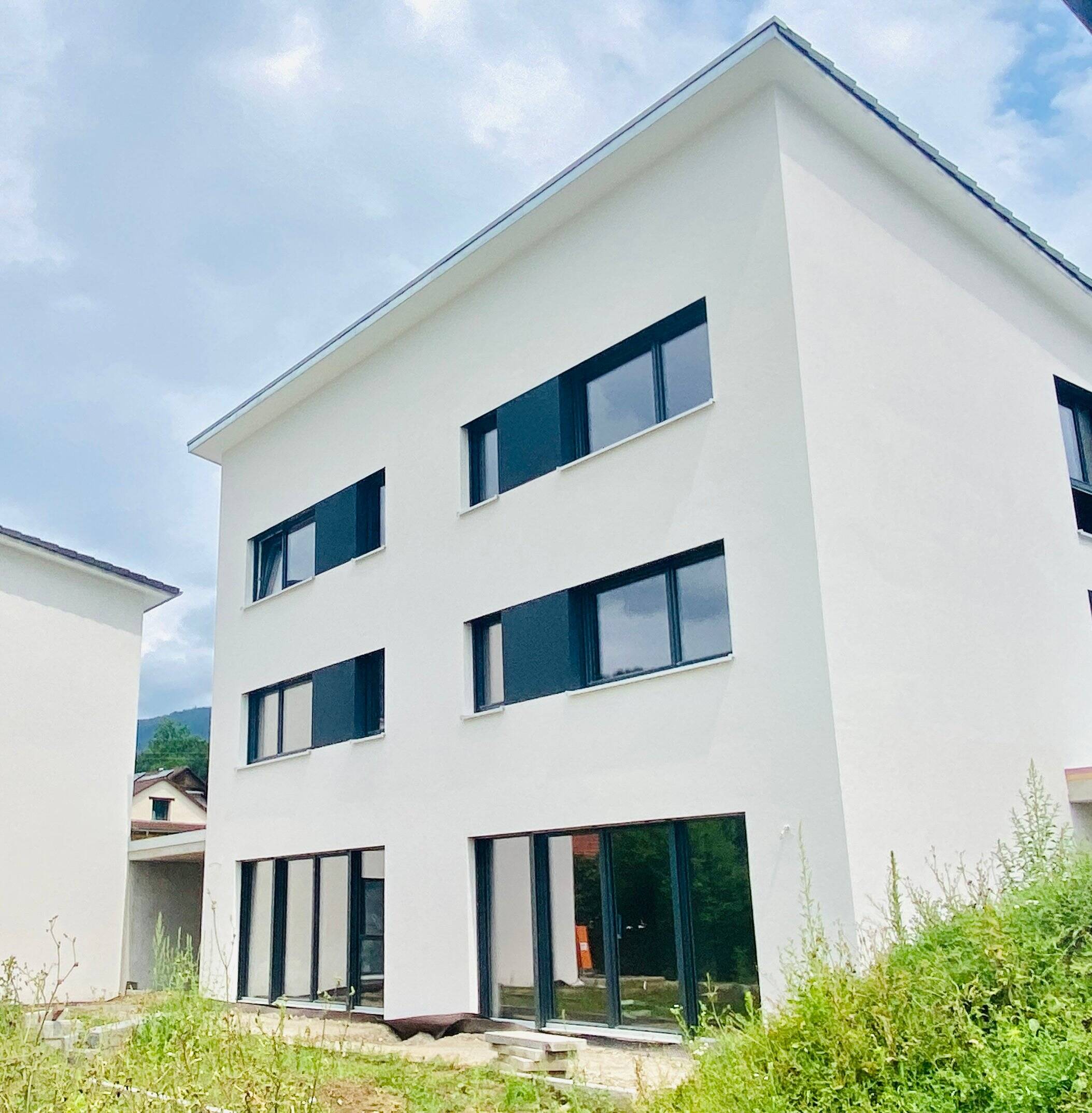 Traumhafte Doppelhaushälfte in Wehr-Öflingen: 6,5 Zimmer auf ca. 183 m² Wohnfläche und ca. 210 m² Grundstück / inkl. Carport und moderner Küche, 79664 Wehr
