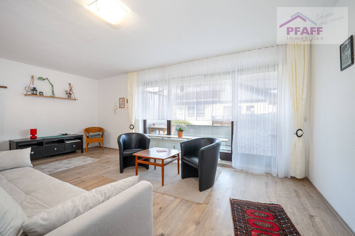 Zuhause ankommen in der Rhönstrasse in Schönwald! Möblierte 1 Zi.-Whg. mit Einbauküche + Stellplatz, 78141 Schönwald im Schwarzwald