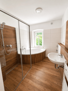 Sonnige NEU renovierte Wohnung, 2763 Zittau