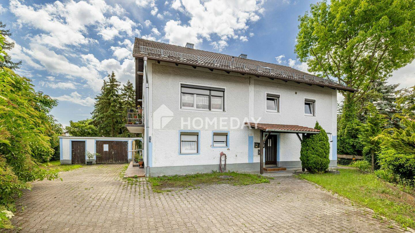Mehrfamilienhaus mit fünf Wohneinheiten, Garten und Garage in Wallersdorf, 94522 Wallersdorf