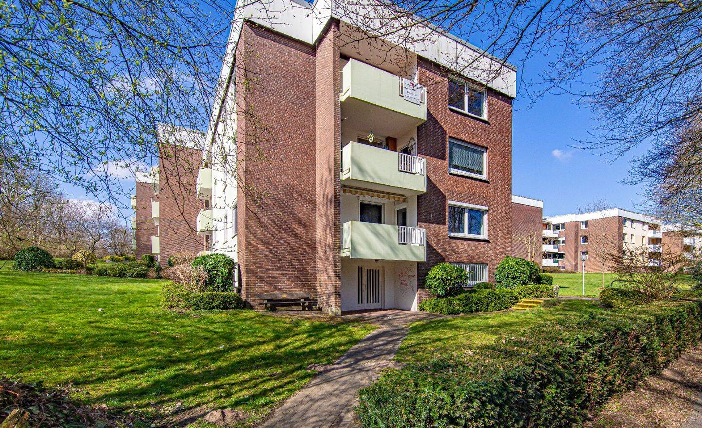 Geräumige Etagenwohnung mit Loggia und Carport-Stellplatz, 24768 Rendsburg