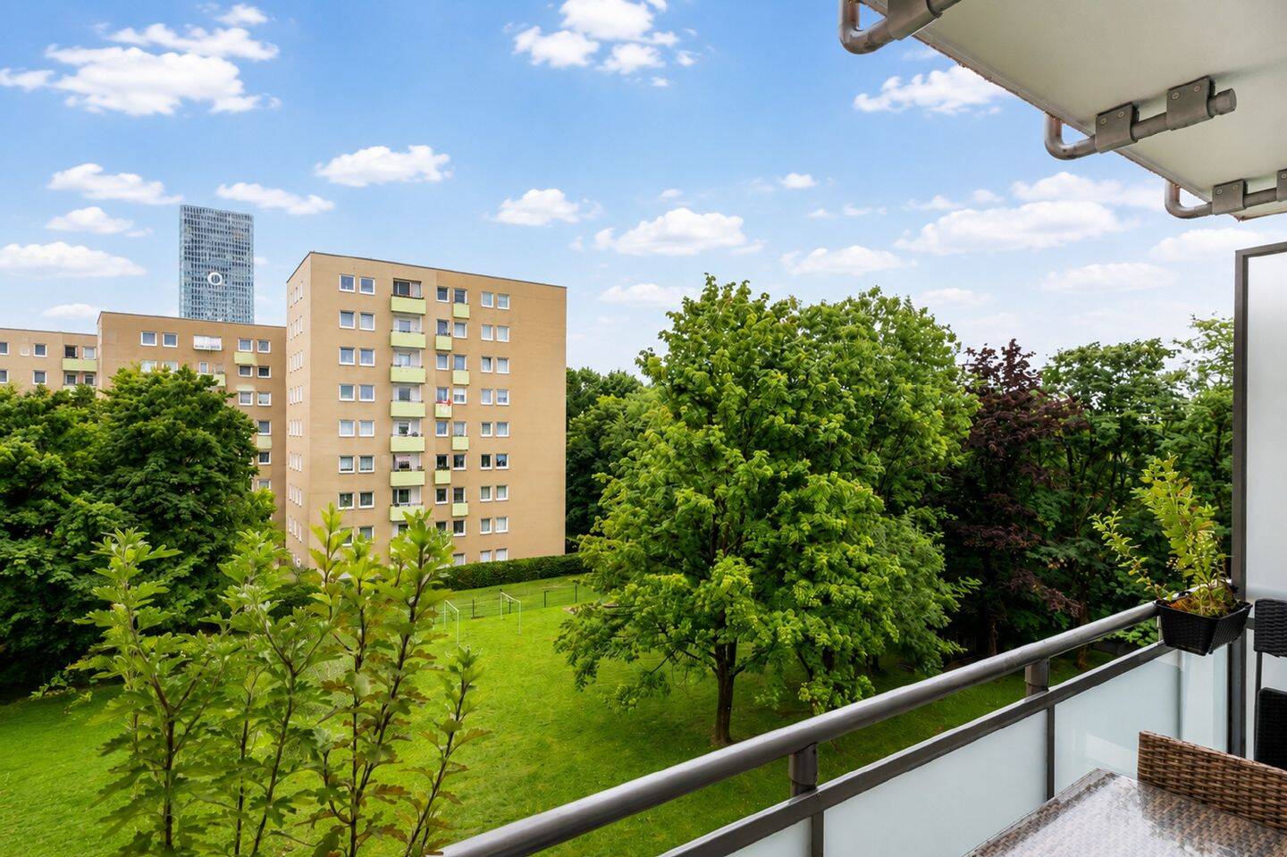 AIGNER – Zeitnah bezugsfreie, großzügige und moderne 2-Zimmer-Wohnung mit sonnigem Balkon, 80992 München (Moosach Neuhausen-Nymphenburg Pasing-Obermenzing)