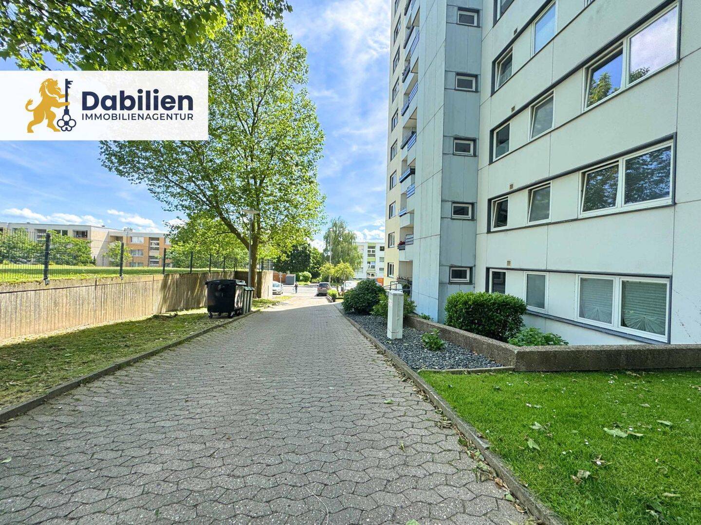 3-Zimmer-Eigentumswohnung mit 3 Loggien, Garage & traumhaftem Weitblick, 31139 Hildesheim