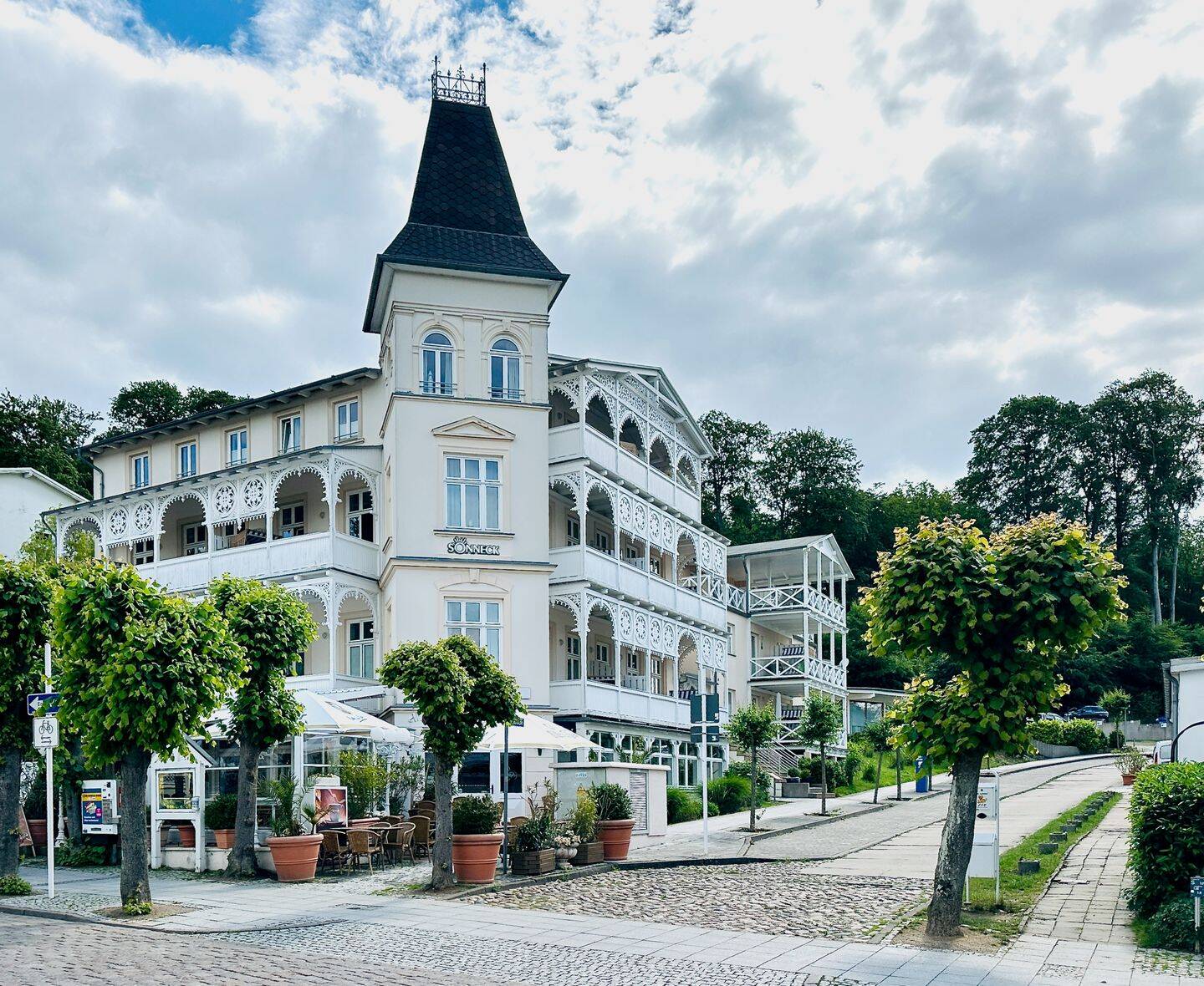 TOP-LAGE Ostseebad SELLIN | Möbliertes 3-Zimmer Apartment ca. 64m² | Balkon | PKW-Stellplatz | Sauna, 18586 Sellin