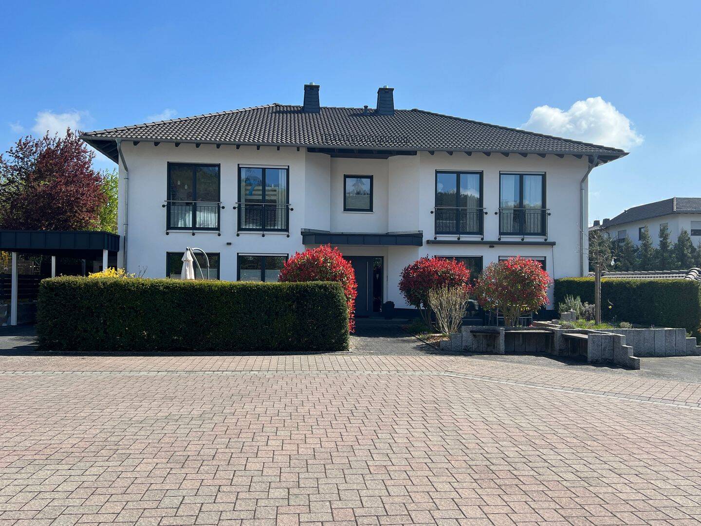 Zukunftssichere Doppelhaushälfte BJ 2012: Energieeffizient mit 2 TERRASSEN, GARTEN, Garage/Carport, 56645 Nickenich