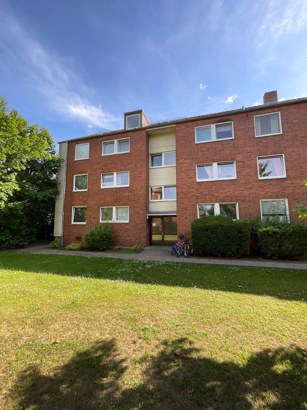 Frisch renovierte 2 Zimmer-Wohnung mit modernisiertem Wannenbad, 23554 Lübeck (Innenstadt Sankt Lorenz Nord Sankt Lorenz Süd)