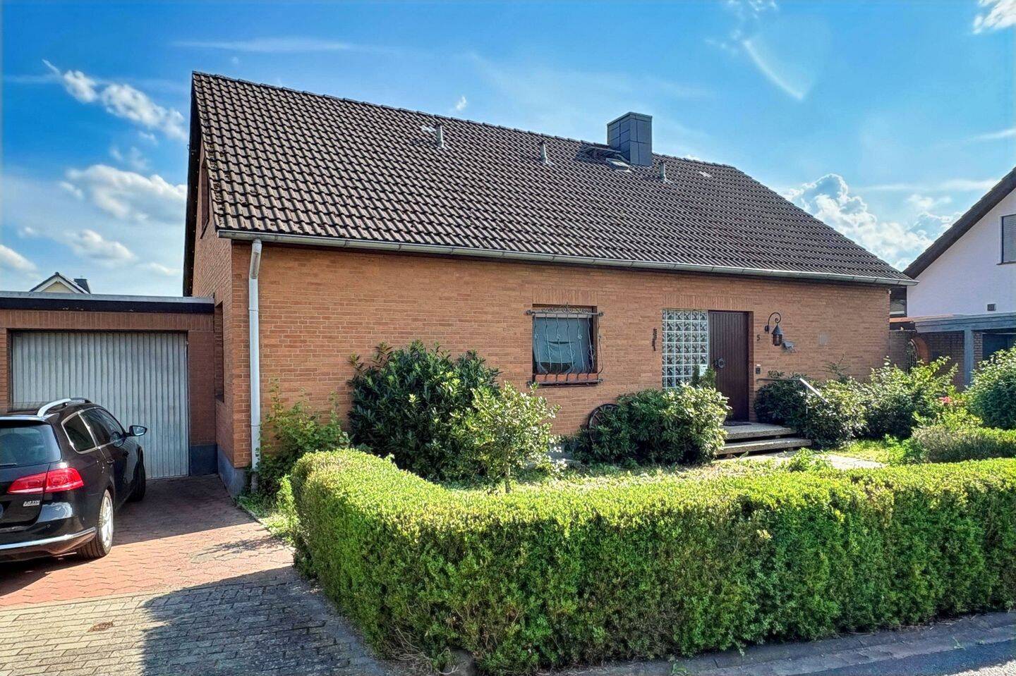 Charmantes Einfamilienhaus mit sonnigem Südgrundstück in Lemgo-Ortsteil, 32657 Lemgo