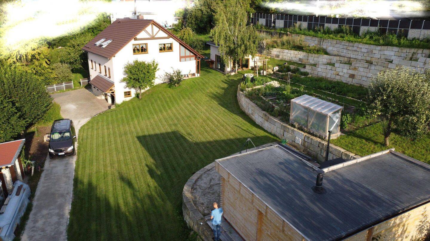 besonderes Objekt im Grünen und doch zentrumsnah, 7318 Saalfeld/Saale