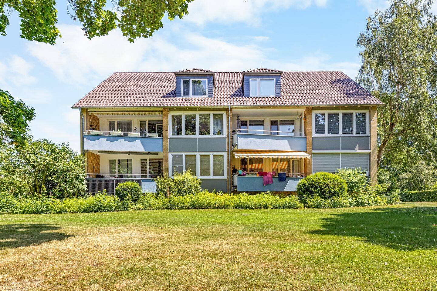 Ahlem am Kanal, auffrischungsbedürftig: leerstehende 3-4-Zimmerwohnung mit Südwestbalkon und Garage, 30453 Hannover