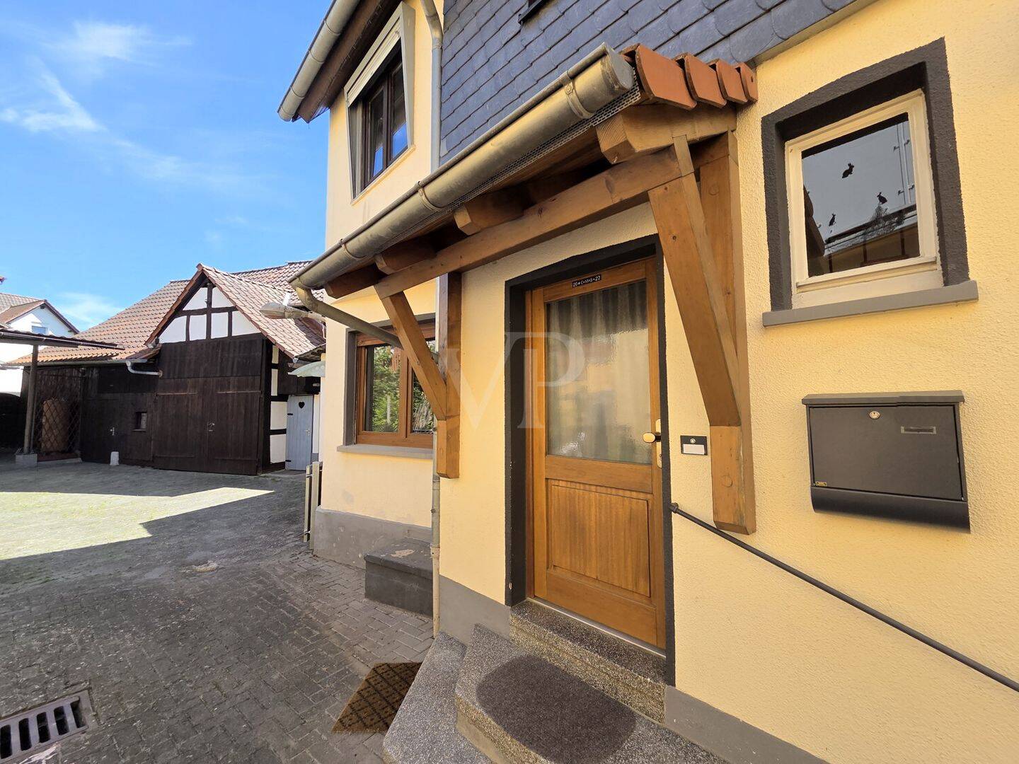 Gepflegtes Altstadthaus mit großer Scheune und Innenhof in zentraler ruhiger Lage von Brandoberndorf, 35647 Waldsolms