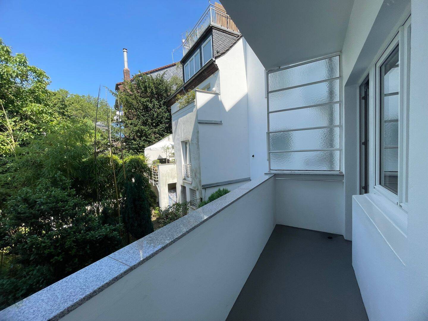 Gepflegtes Wohnen! Großzügige 2-Zimmer-Wohnung mit Balkon, 40545 Düsseldorf (Oberkassel)