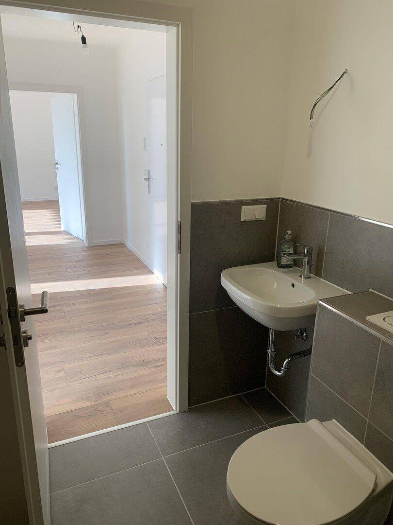 Helle 2-Zimmer-Wohnung in Hattersheim – kernsaniert, mit Balkon und Stellplatz, 65795 Hattersheim am Main
