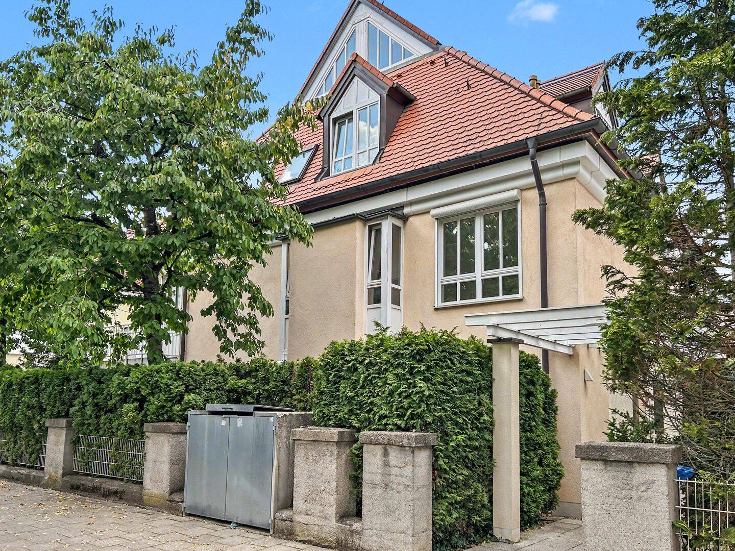 Hochwertig ausgestattete 2-Zimmer-Wohnung mit sonnigem Eckbalkon in München-Harlaching, 81545 München (Untergiesing-Harlaching)