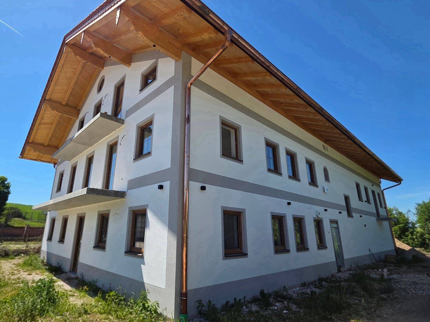 Neubau mit Südbalkon und Aufzug, 83128 Halfing