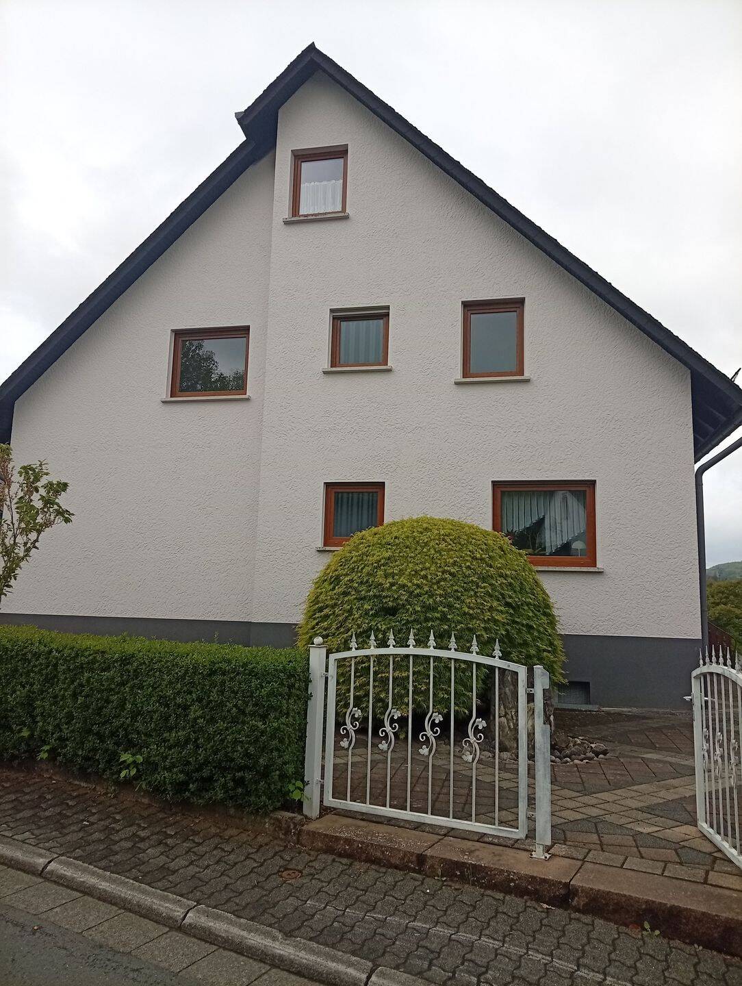Geräumige 5-Zimmer-Wohnung in Haiger-Niederroßbach mit Balkon, 35708 Haiger