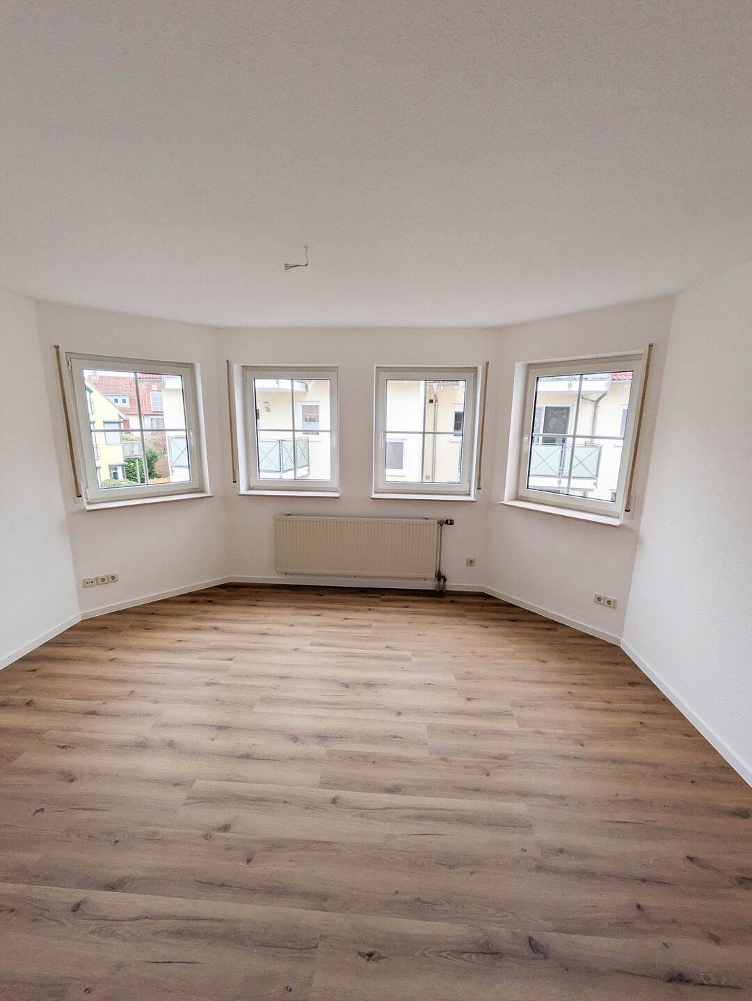 Großzügige 4-Zimmer Wohnung, 105m², Garten und Balkon, 63743 Aschaffenburg (Gailbach Innenstadt Obernau Obernauer Kolonie Schweinheim)
