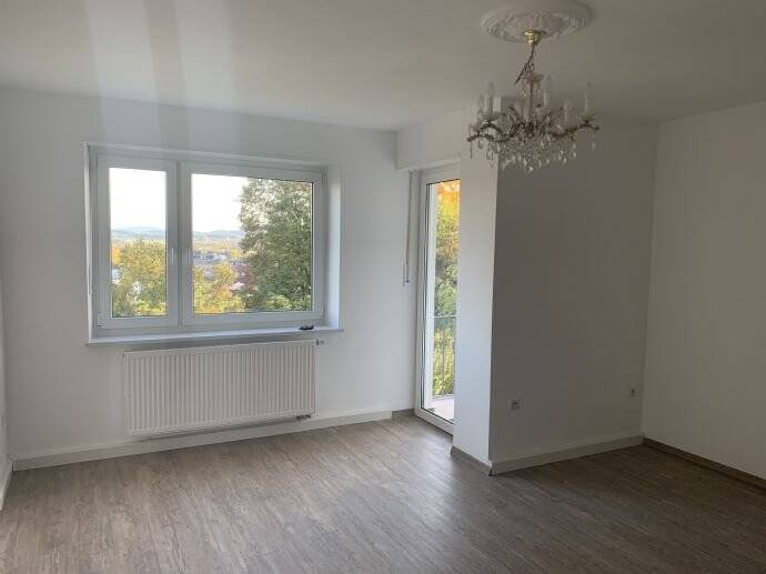 Schöne helle 3-Zi.-Wohnung mit Südbalkon, zentral gelegen, Nähe Schulen, Krankenhaus, 93413 Cham