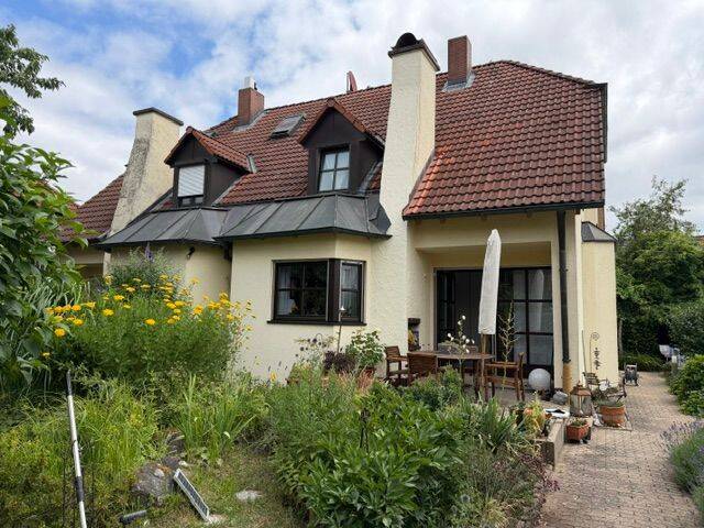 Doppelhaushälfte im Landhausstil, EBK, 1 Garage, schön eingewachsenem Garten, gute Wohnlage, 90768 Fürth-Vach, 90768 Fürth