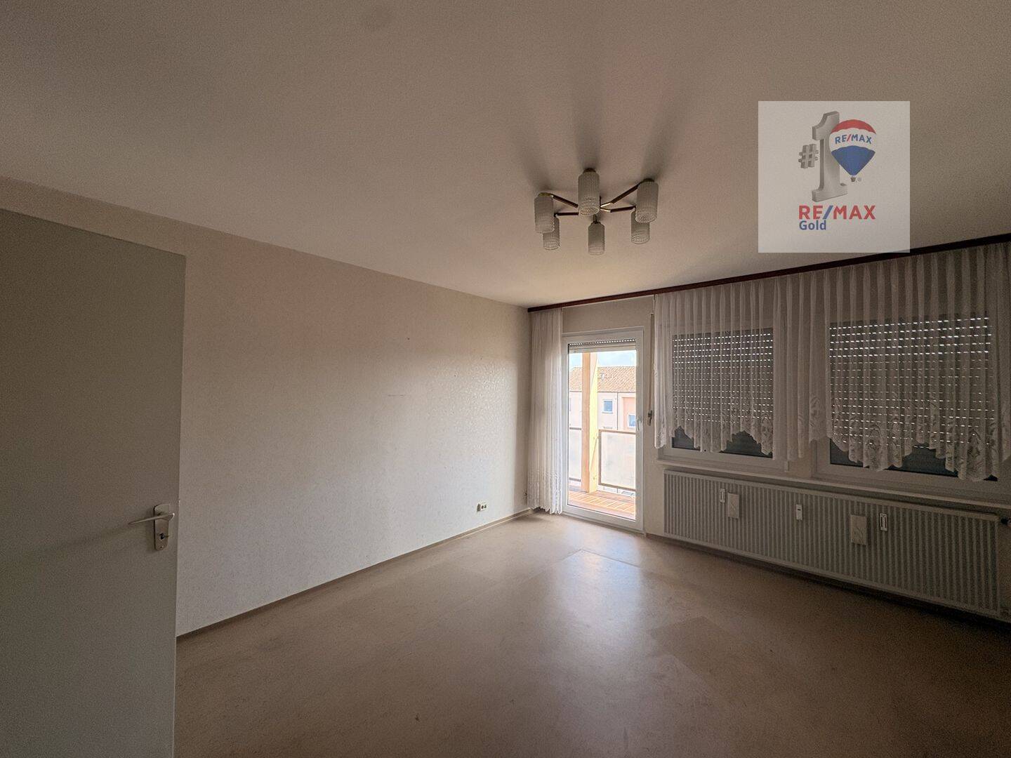 ZU VERKAUFEN – Sofort bezugsfreie Wohnung mit Potenzial und Blick über die Stadt, 74564 Crailsheim