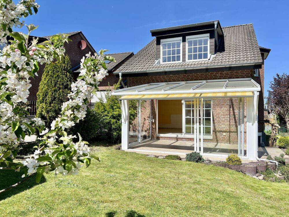 Kompaktes Einfamilienhaus in Detmold-Pivitsheide, 32758 Detmold