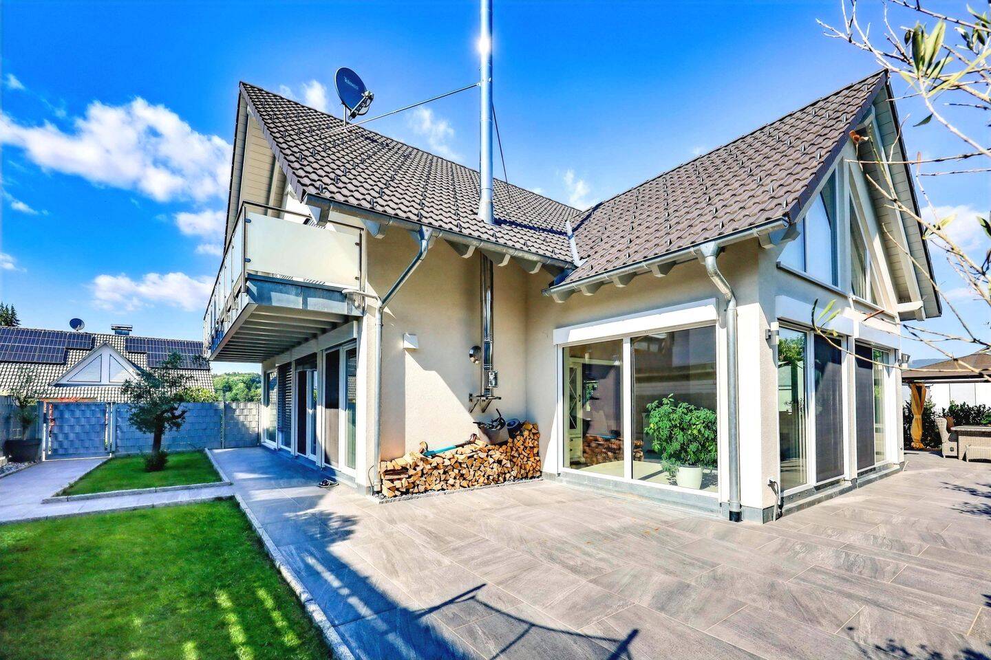 Exklusives Wohnhaus – neuwertig, hochwertig und mit außergewöhnlichem Wohnkomfort!!, 79739 Schwörstadt