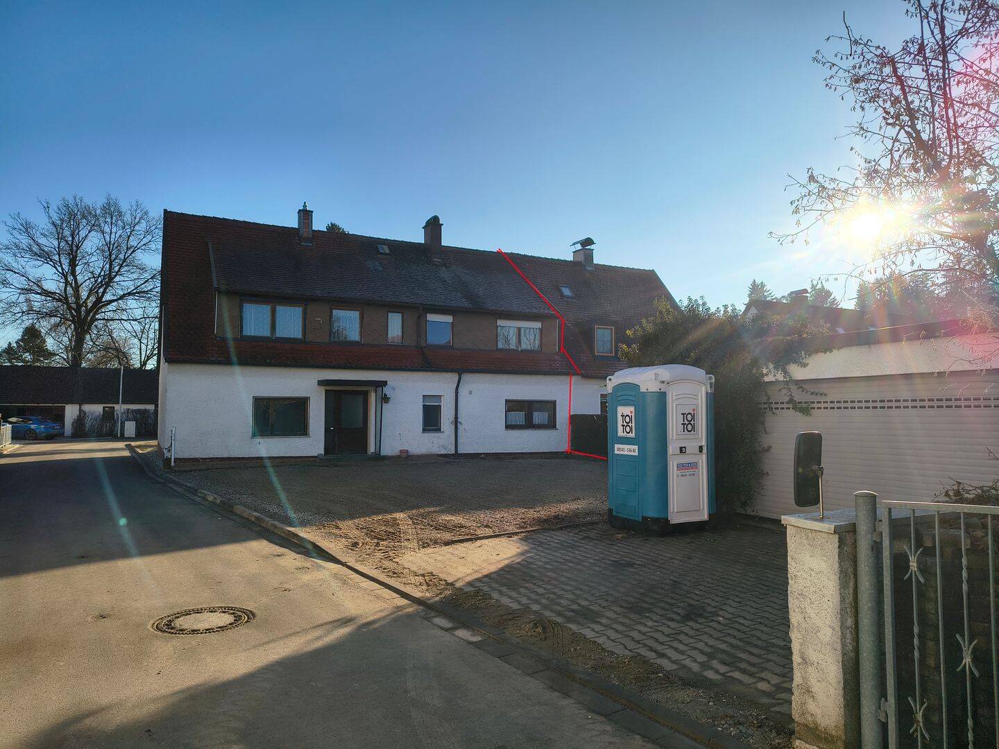 Sanierungsobjekt, geräumiges Zweifamilienhaus mit Terrasse in Waldkraiburg, 84478 Waldkraiburg