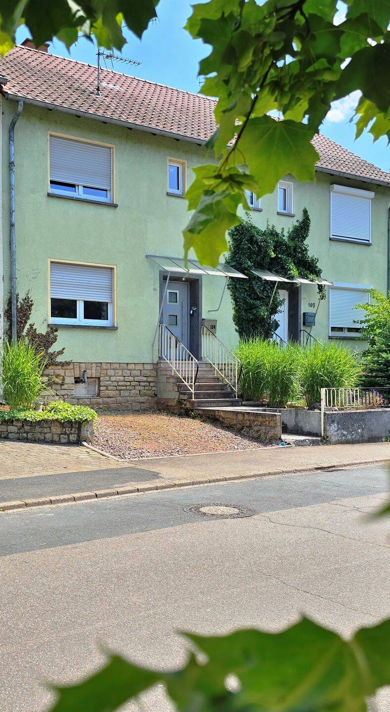 Bezugsfertiges Raumwunder in Wiltingen: 5 ZKB, ca. 100 m², renov., 4 Stellplätze/Garagen incl. großem Gartengrundstück, 54459 Wiltingen