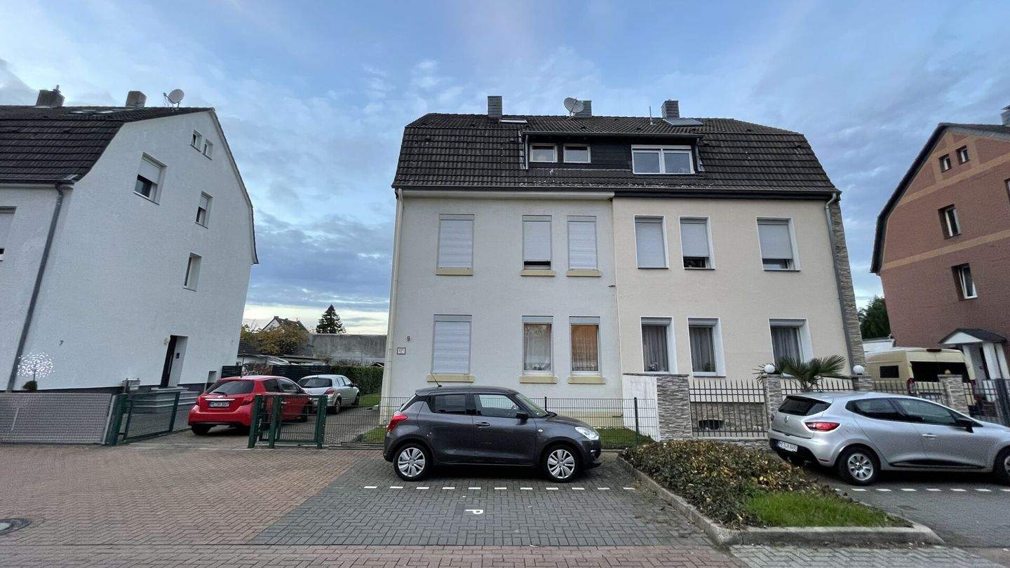 RENDITESTARKES MEHRFAMILIENHAUS MIT ERWEITERUNGSMÖGLICHKEIT IN HILDEN, 40721 Hilden (Unterbach)