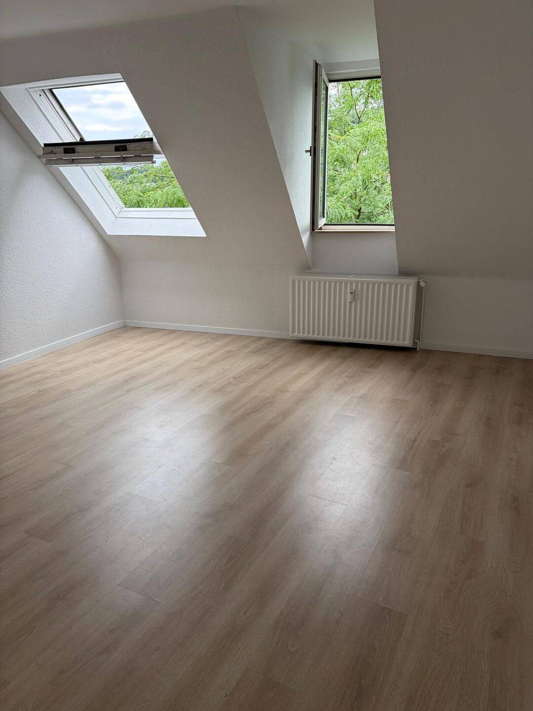 Moderne 2-Zimmer-Dachgeschosswohnung in Wuppertal ***WBS notwendig!***, 42117 Wuppertal (Elberfeld)