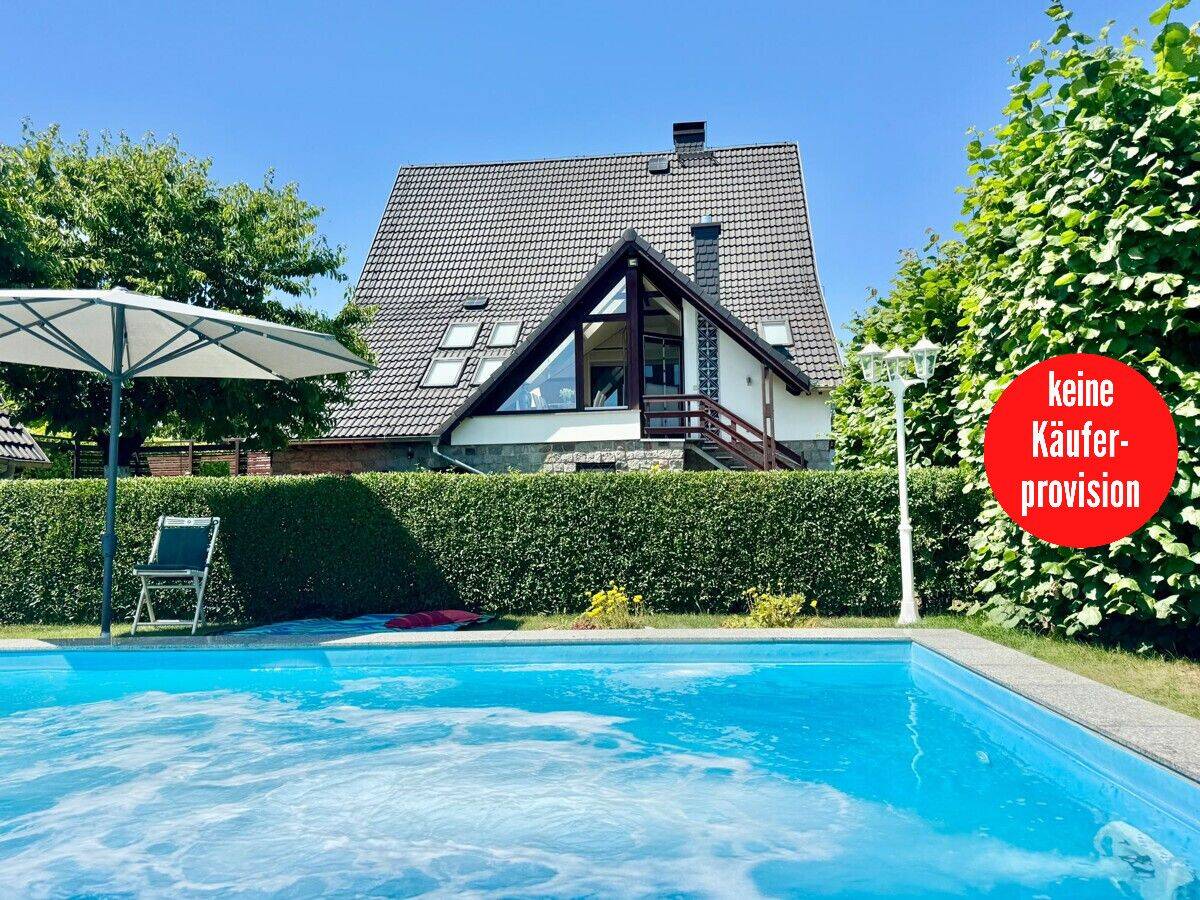 HORN IMMOBILIEN ++ Die Perle von Strasburg! Haus, Schwimmpool, Nebengebäude, 3 Kamine, 2 Garagen,EBK, 17335 Strasburg (Uckermark)